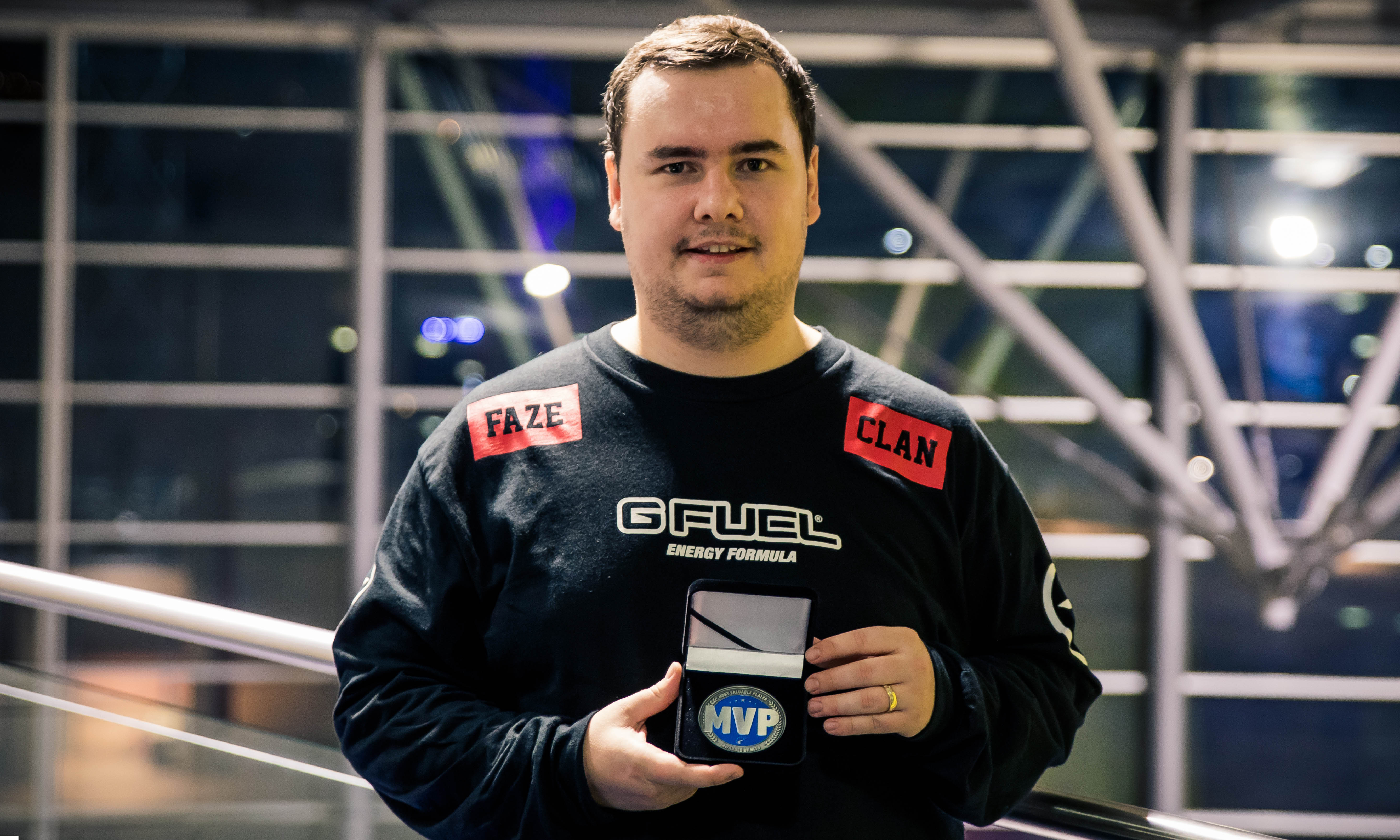 LPL春季赛今日首发名单：TES维持上场阵容不变 Xiaohu对上Rookie